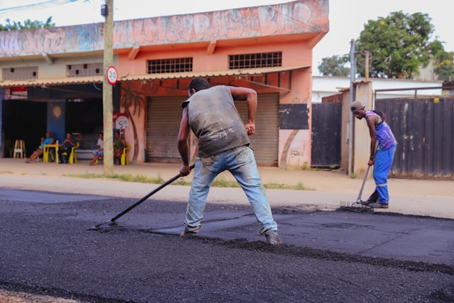 Road construction with asphalt